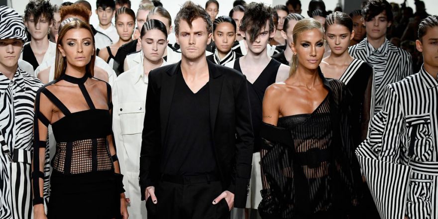 NEW YORK’TA AYAKTA ALKIŞLANDI.