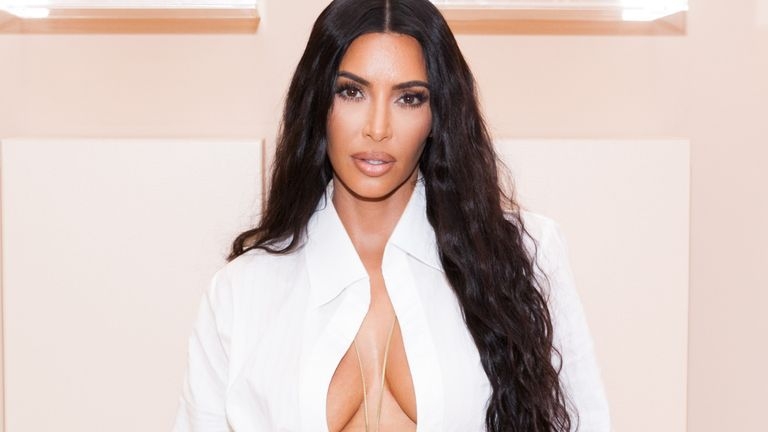 Kim Kardashian'ın seksi kumsal yürüyüşü! 8