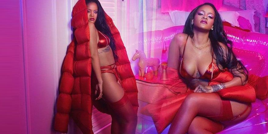 Rihanna üstsüz poz verdi