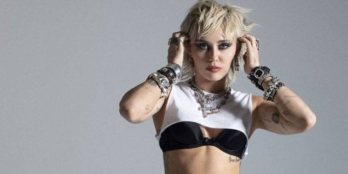 Miley Cyrus,  çıplak poz verdi!