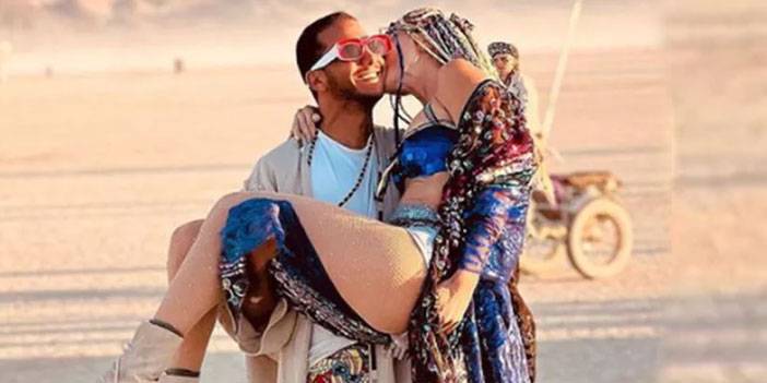 Şeyma Subaşı'ndan Burning Man pozları