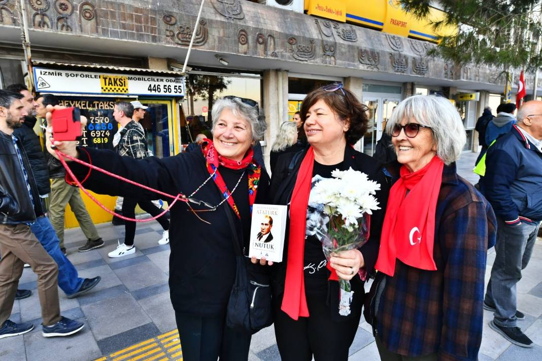 Saatler 9'u 5 geçti İzmir'de yaşam durdu! 10