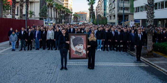 Saatler 9'u 5 geçti İzmir'de yaşam durdu!