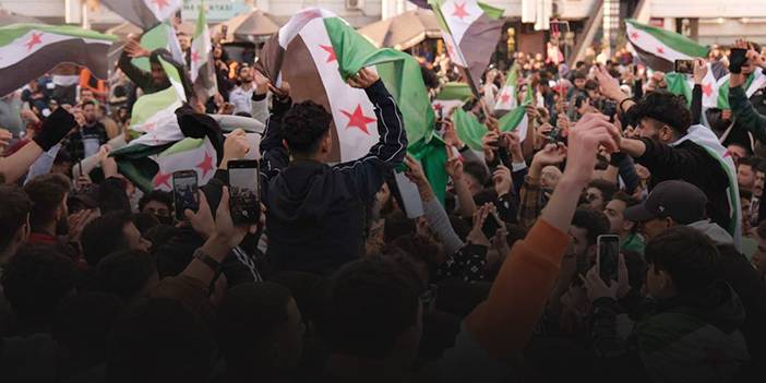 Suriyeliler Esad'ın gidişini kutladı