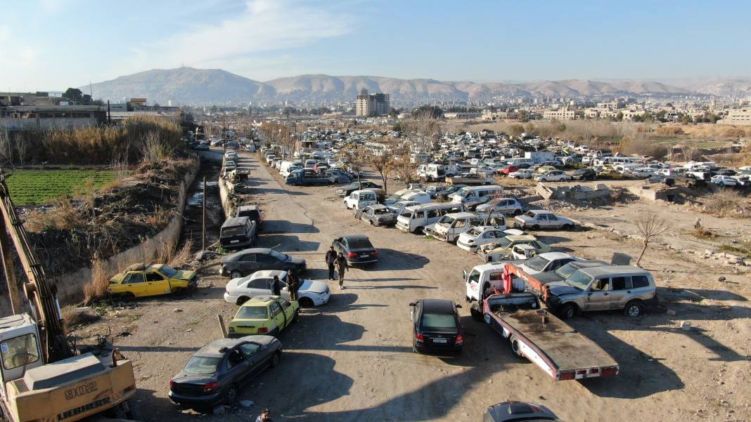 Suriye'de binlerce araç çürümeye terk edildi! 1