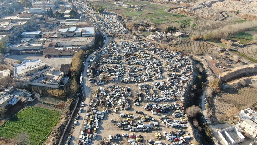 Suriye'de binlerce araç çürümeye terk edildi! 2