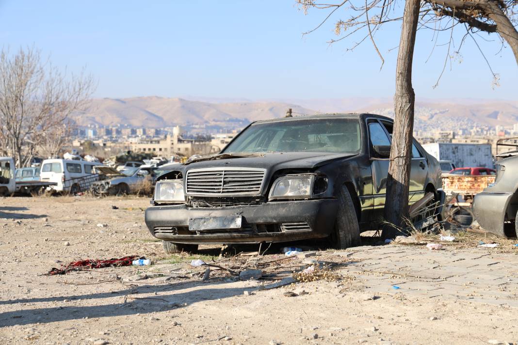 Suriye'de binlerce araç çürümeye terk edildi! 3