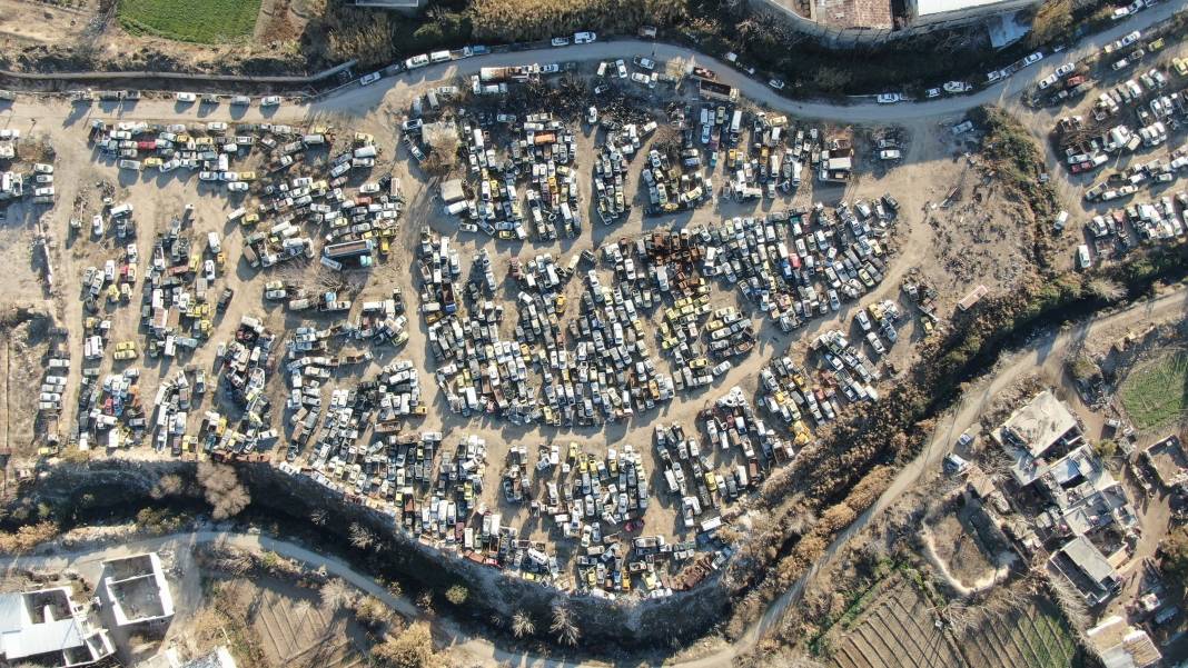 Suriye'de binlerce araç çürümeye terk edildi! 4