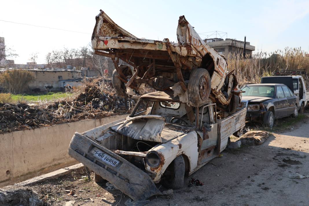 Suriye'de binlerce araç çürümeye terk edildi! 6