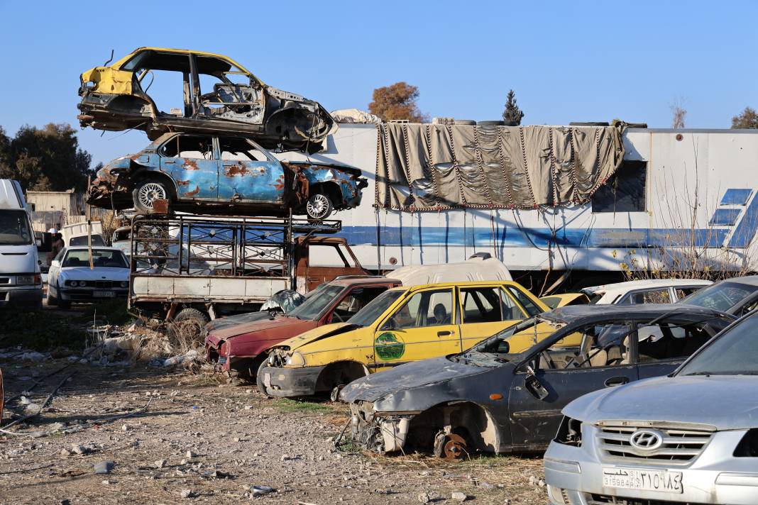 Suriye'de binlerce araç çürümeye terk edildi! 8