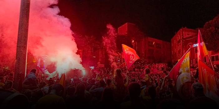 Sarı-kırmızılı taraftarlar şampiyonluğu kutladı