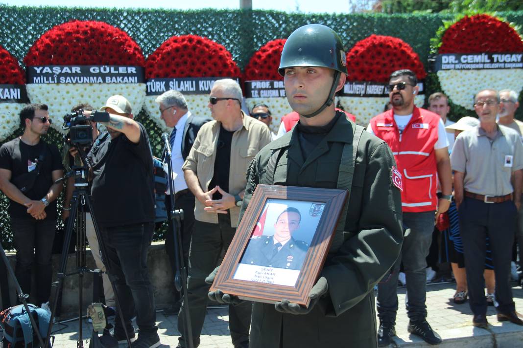 İzmirli şehide acı veda! 10