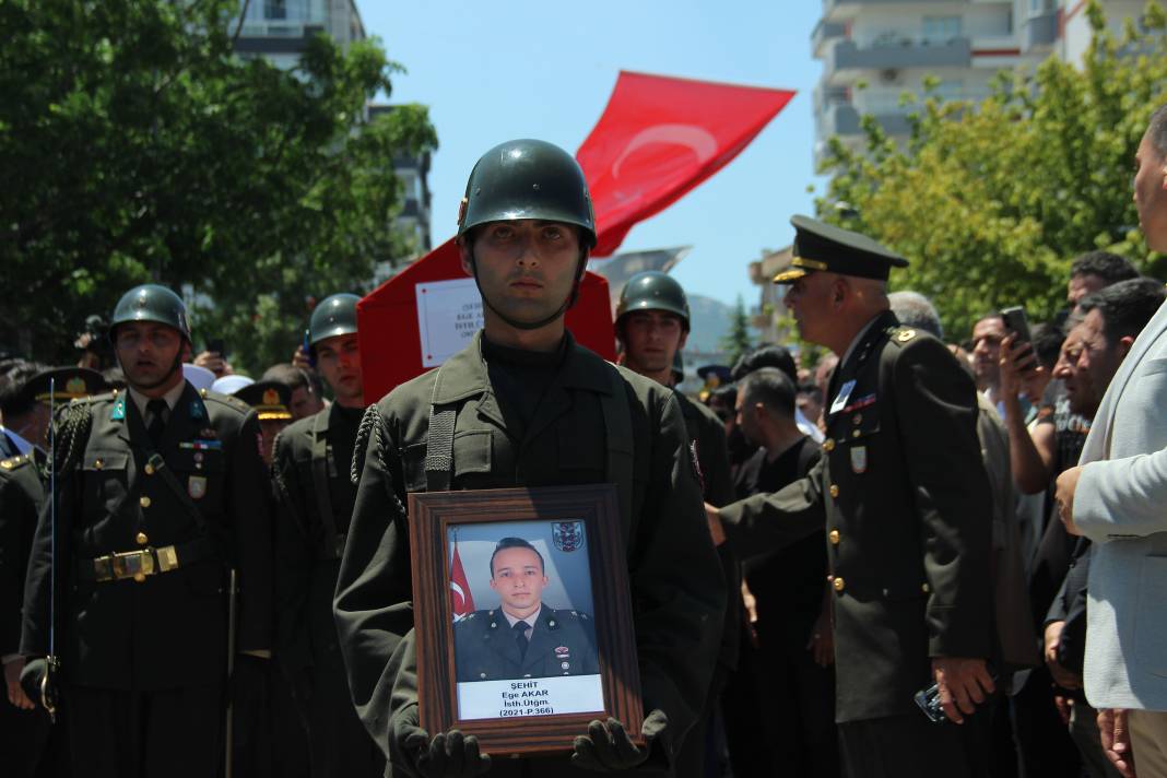 İzmirli şehide acı veda! 15