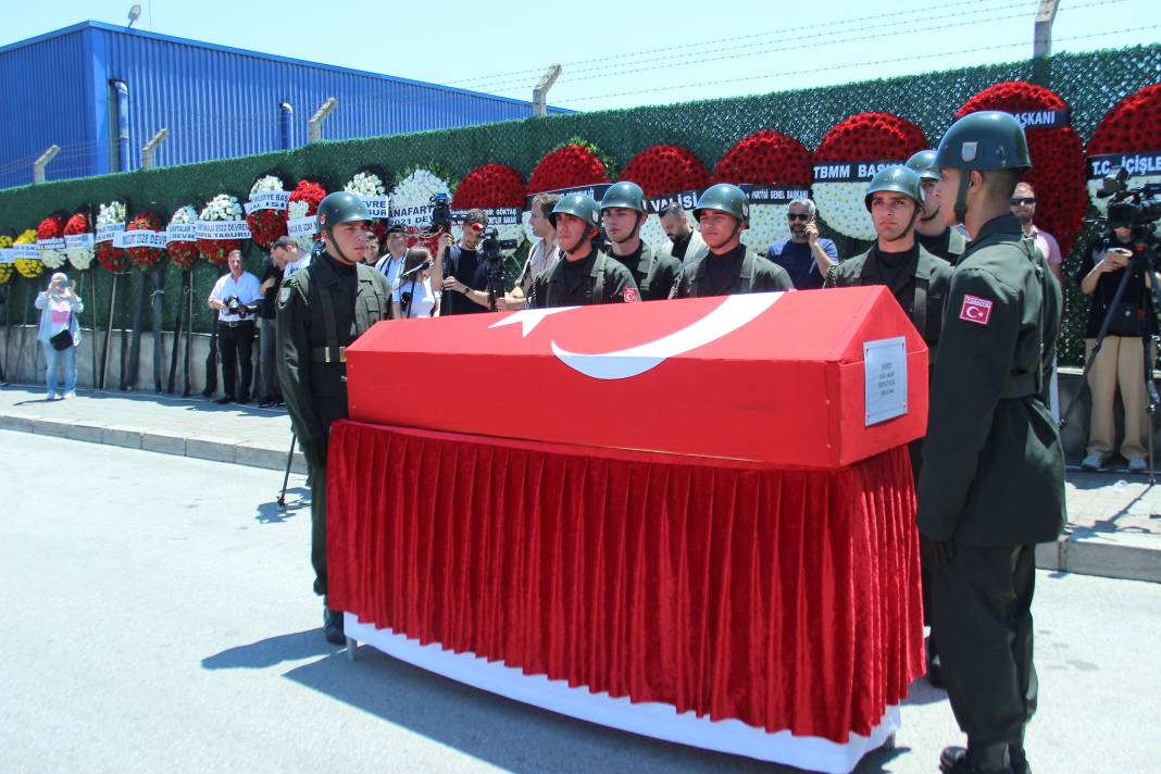 İzmirli şehide acı veda! 8