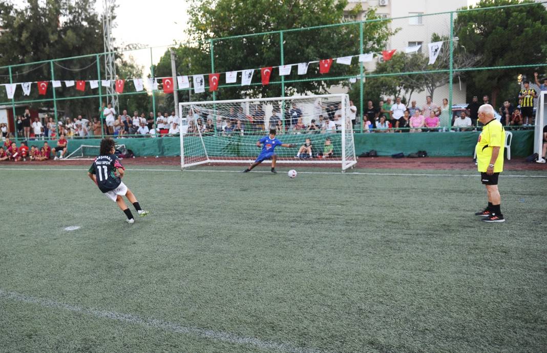 Zafer Bayramı coşkusu miniklerin mücadelesiyle sahalara taşındı! 6
