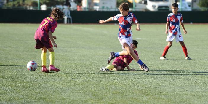 Zafer Bayramı coşkusu miniklerin mücadelesiyle sahalara taşındı!
