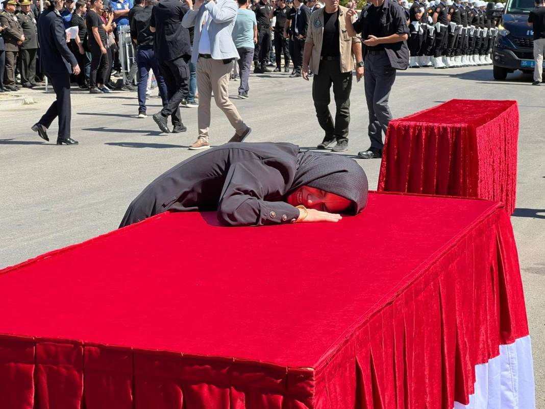 Şehit polislere acı veda! 15