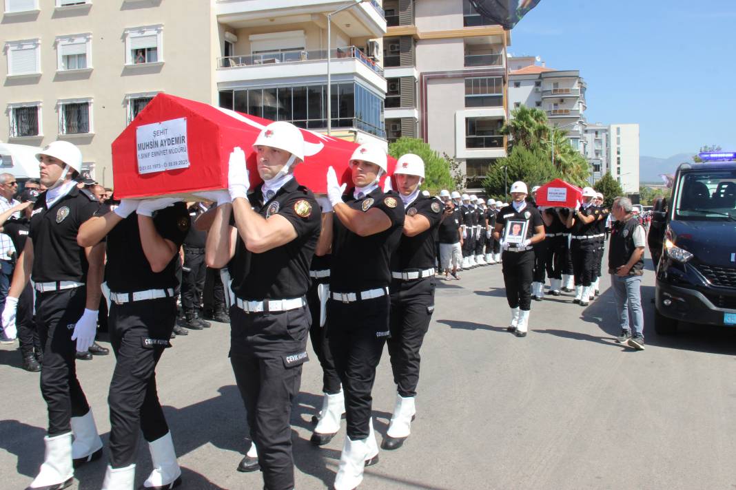 Şehit polislere acı veda! 3