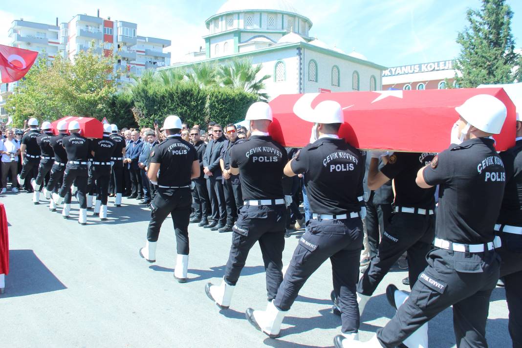 Şehit polislere acı veda! 4