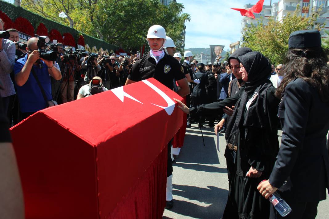 Şehit polislere acı veda! 6