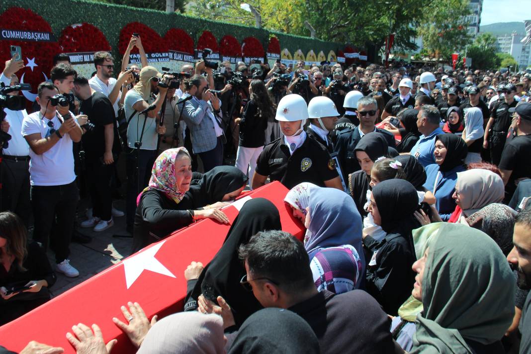 Şehit polislere acı veda! 7