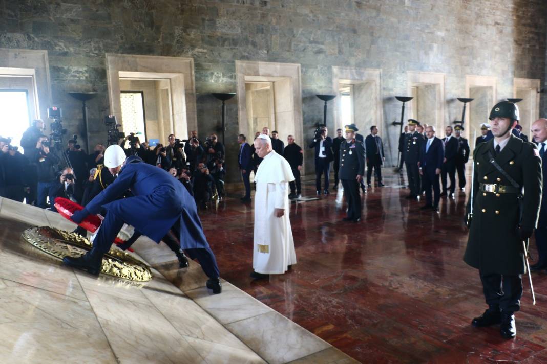Papa Leo'nun Türkiye'deki ilk durağı Anıtkabir oldu 2