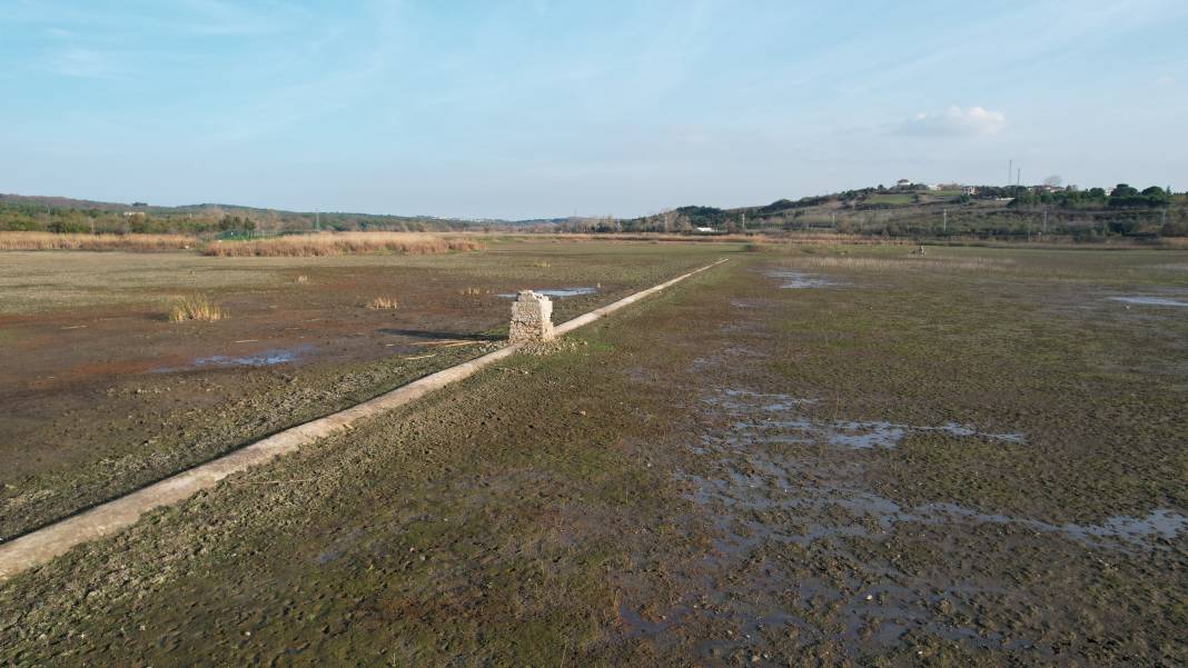 Kuraklık su kanallarını ve iskeleleri gün yüzüne çıkardı 1