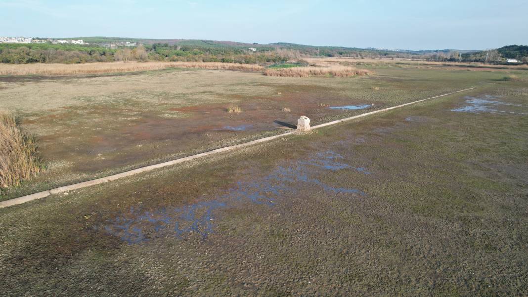 Kuraklık su kanallarını ve iskeleleri gün yüzüne çıkardı 2