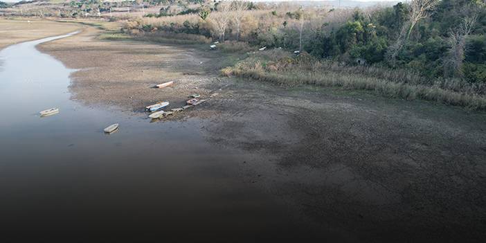 Kuraklık su kanallarını ve iskeleleri gün yüzüne çıkardı