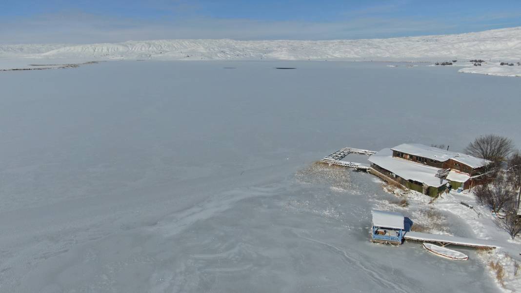 Efsanesi dilden dile dolaşan göl tamamen dondu 3