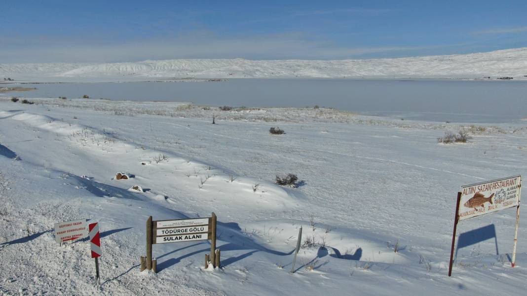 Efsanesi dilden dile dolaşan göl tamamen dondu 7