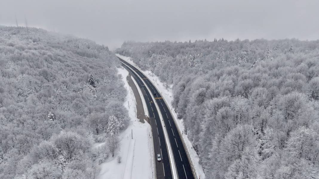 Bolu Dağı'nda kartpostallık kar manzarası 3