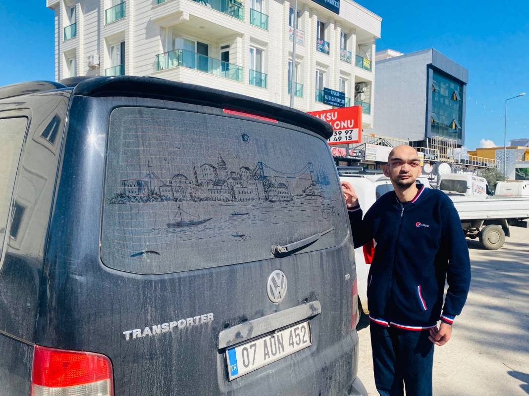 İşitme engelli ressam camları sanat eserine dönüştürüyor! 1