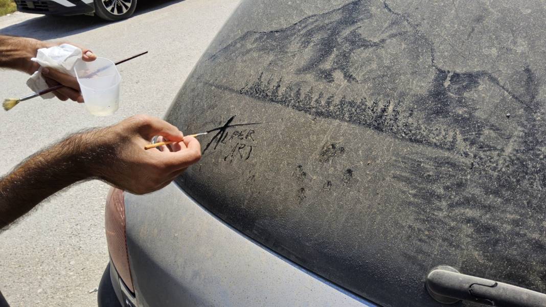 İşitme engelli ressam camları sanat eserine dönüştürüyor! 2