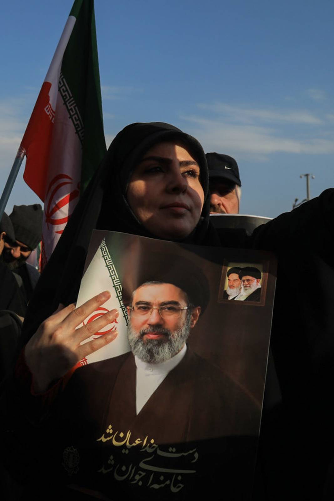 İran halkı yeni dini lidere destek için meydanlarda! 9