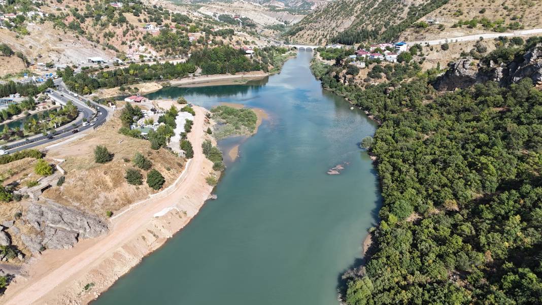 İki renkli nehir manzarası dikkat çekti! 2