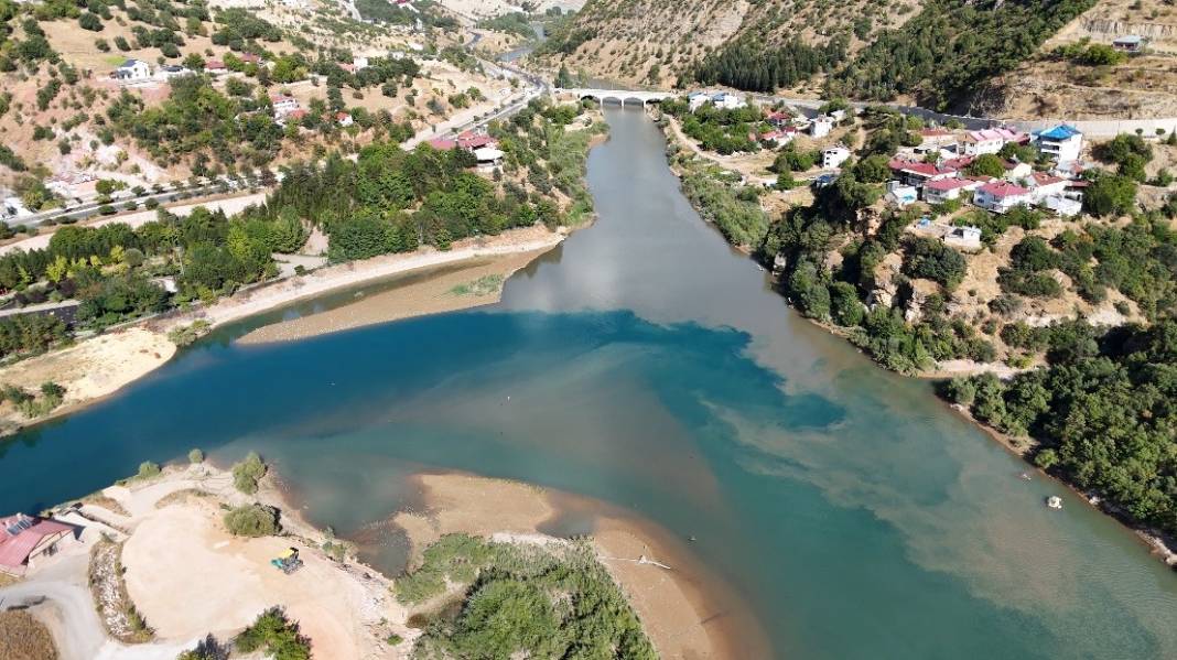 İki renkli nehir manzarası dikkat çekti! 7