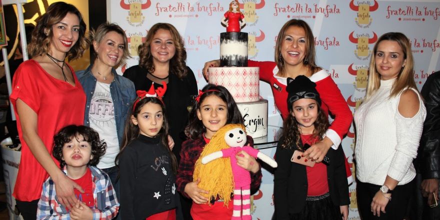 Minik Noel Anne ve Noel Babalar Berna Ergin Ajans Defilesi’nde...