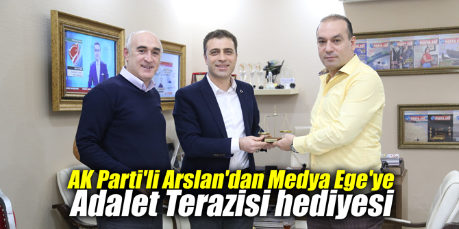 AK Parti'li Arslan'dan Medya Ege'ye Adalet Terazisi hediyesi