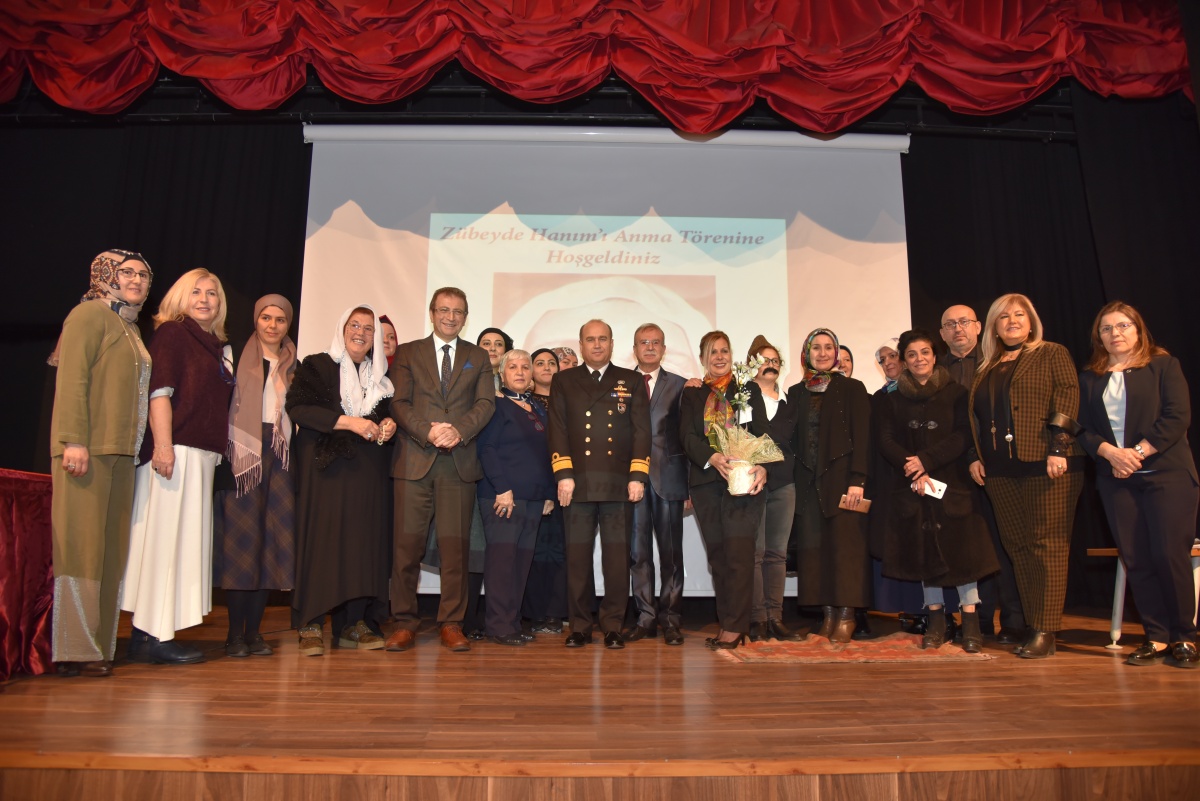 KUR’AN KURSU ÖĞRENCİLERİ ZÜBEYDE HANIMI CANLANDIRDI