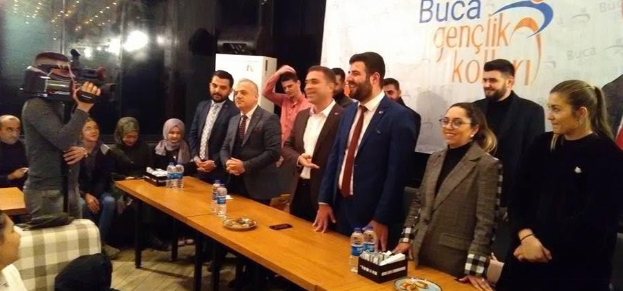 AK Parti Buca Gençlik Kollarından İlk Defa Oy Kullanacak Gençlerin Katılımı İle Gençlik Meclisi 