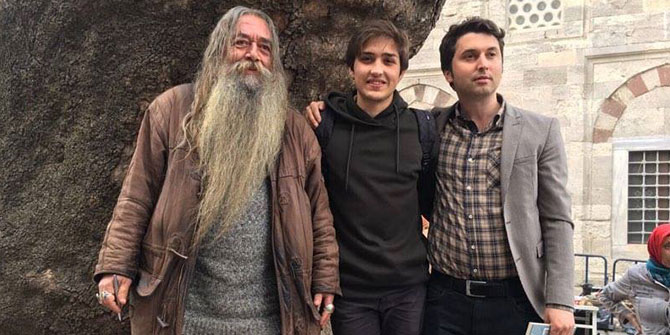 Hüseyin Avni Dede, Çınaraltındaki Yerinden Uzaklaştırılıyor