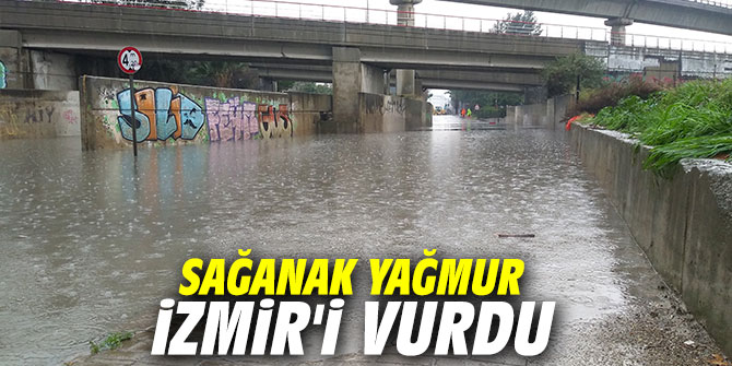 Sağanak yağmur İzmir'i vurdu