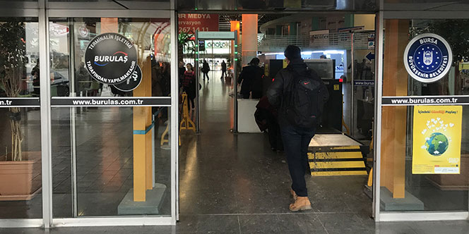 Yeğenine otobüsle el bombası gönderdi