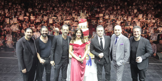 Zara, doğum gününü binlerce kişi ile kurladı