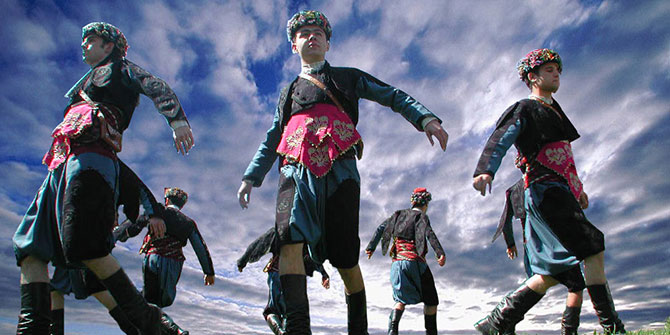 Buyurun zeybek oynamaya