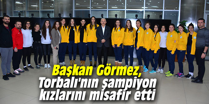 Başkan Görmez, Torbalı'nın şampiyon kızlarını misafir etti