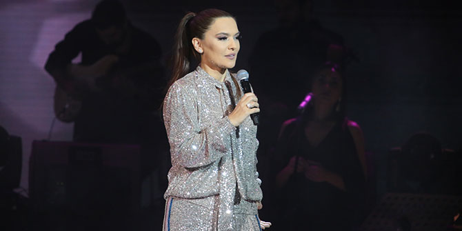 Demet  Akalın izdihamı