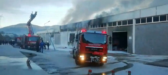 İzmir'de korkutan yangın!