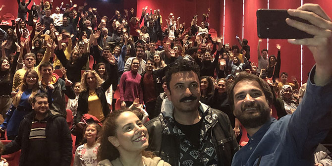 Aslı Gibidir’in oyuncuları İzmir'de sevenleriyle buluştu